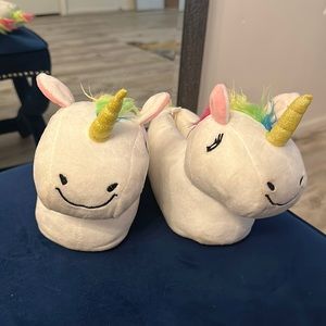 Girl’s unicorn slippers